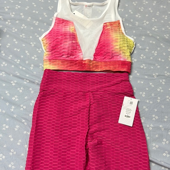 Textured Scrunch Workout Set - Picture 1 of 3